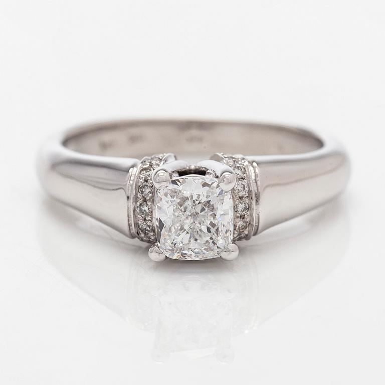 Ring, 14K vitguld med kuddslipad modifierad diamant.