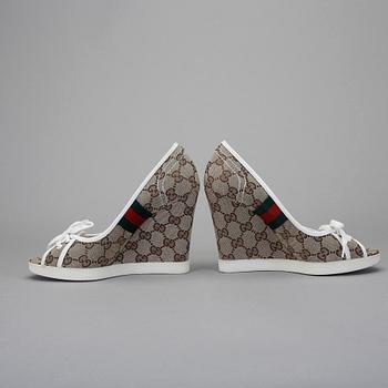 SKOR, Gucci.