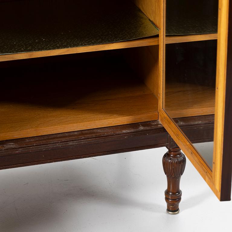 Cabinet, first half of the 20th century.