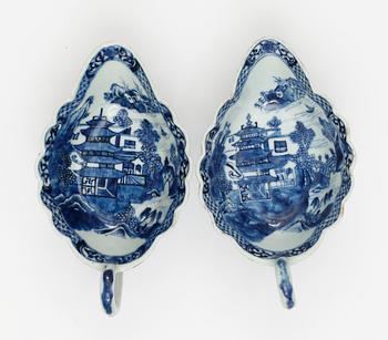 SÅSSNIPOR, ett par, porslin. Qing dynastin. Qianlong (1736-95).