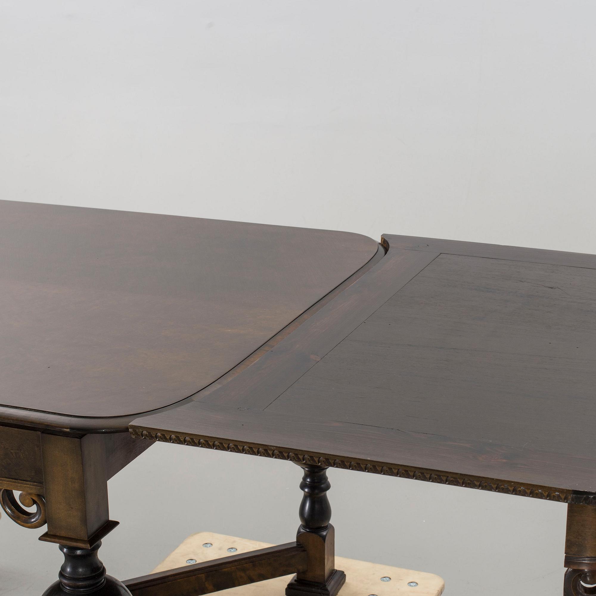 MATBORD, barockstil,  brickmärkt E. Pettersson Gefle Möbleringsaffär, 1930-tal.