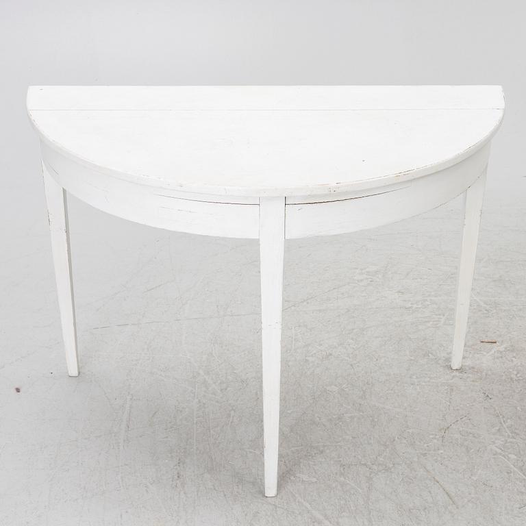A pair of moon tables, 19th century.