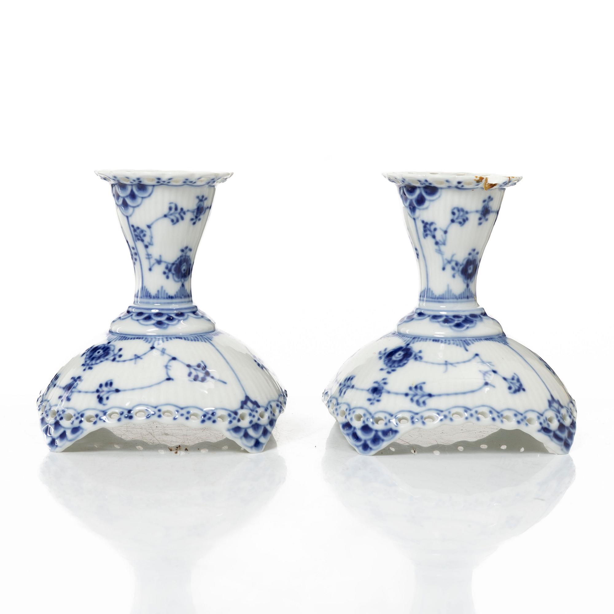 Royal Copenhagen, a set of five porcelain pieces, 'Musselmalet' / 'Blue Fluted' and 'Blå blomst', Denmark.