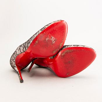 Christian Louboutin, pumps, spets, strl 41.