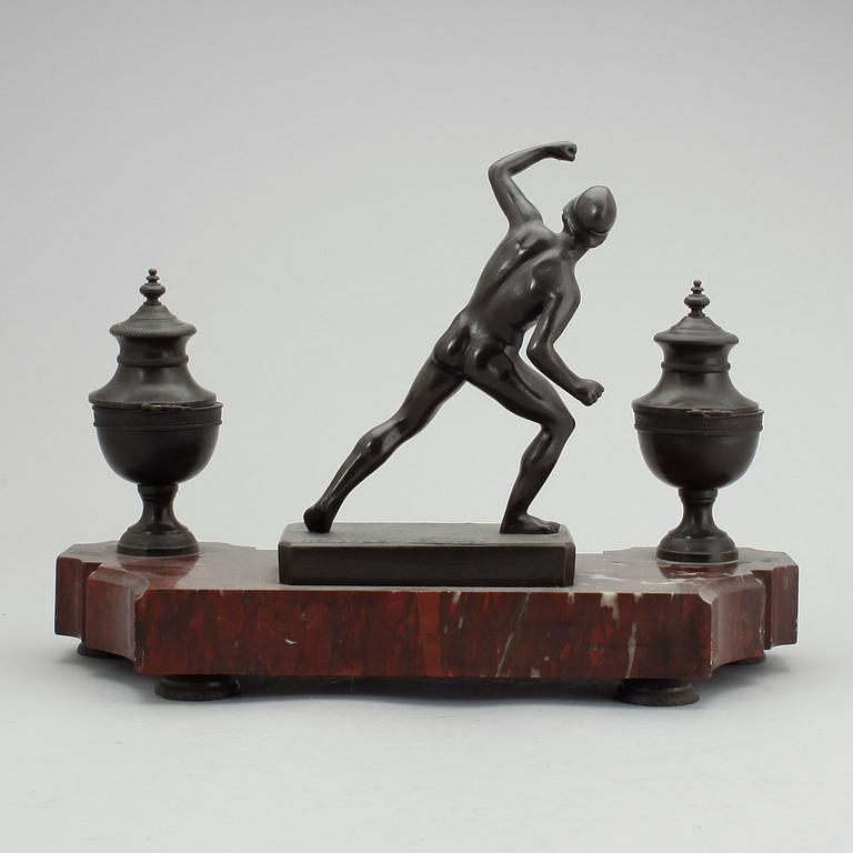 BORDSUPPSATS, marmor och brons, empiretyp, 1800-tal, bär otydl. signatur.