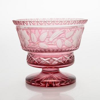 A mid-20th century crystal bowl.