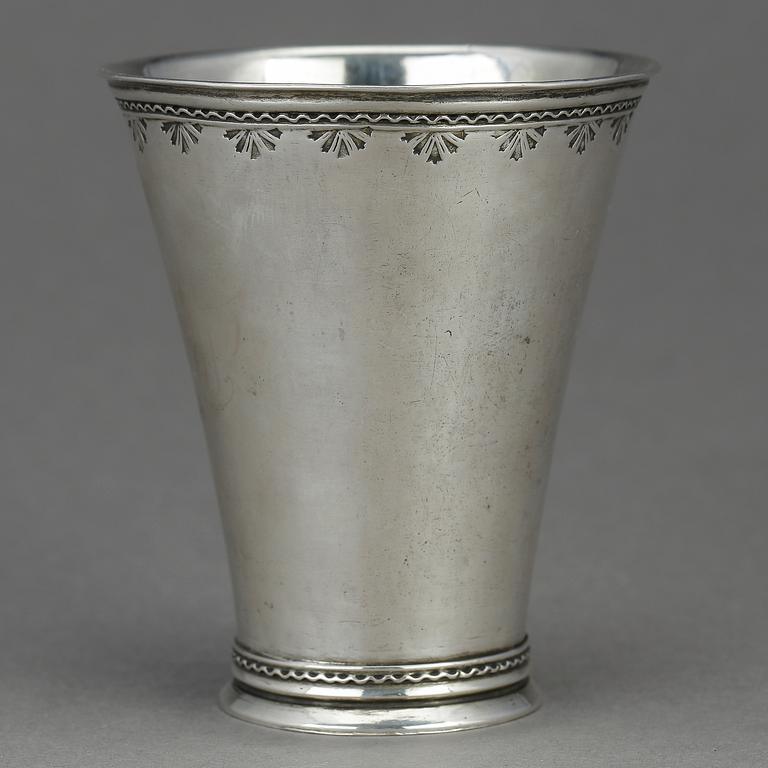 BÄGARE, silver, troligen 1700-tal, ej identiferad mästarstämpel. Vikt ca 61 gram.