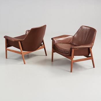 Ib Kofod-Larsen, fåtöljer, ett par Olof Persson, 1950-60-tal.