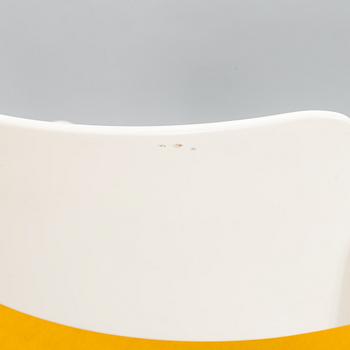 Eero Aarnio, A 1970's dinner table and four chairs "Flamingo" by Asko.