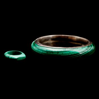 ARMRING OCH RING, malakit och sterlingsilver, bla 1900-talets andra hälft.