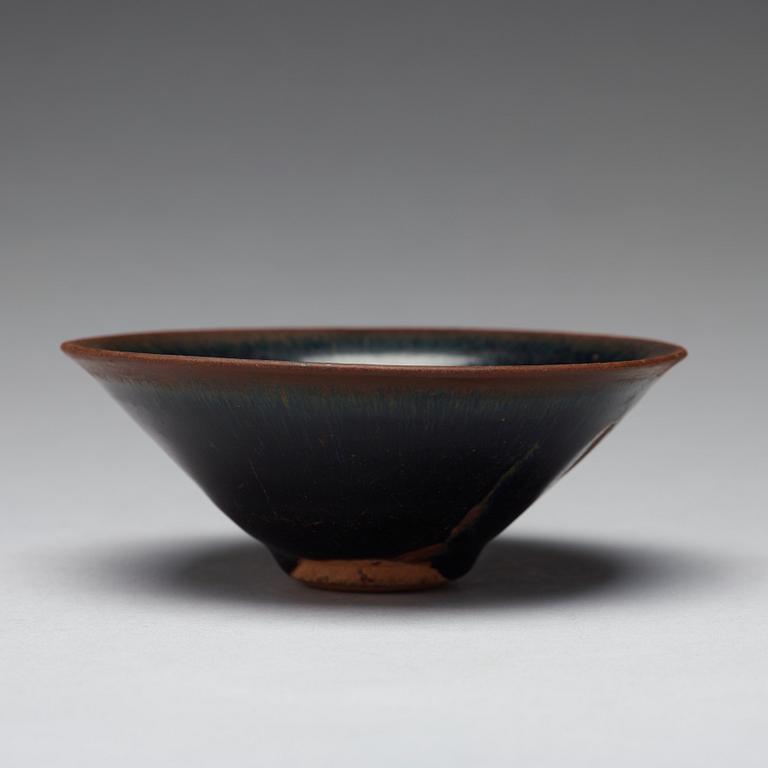 A temmoku glazed bowl, Song dynasty (960-1279).