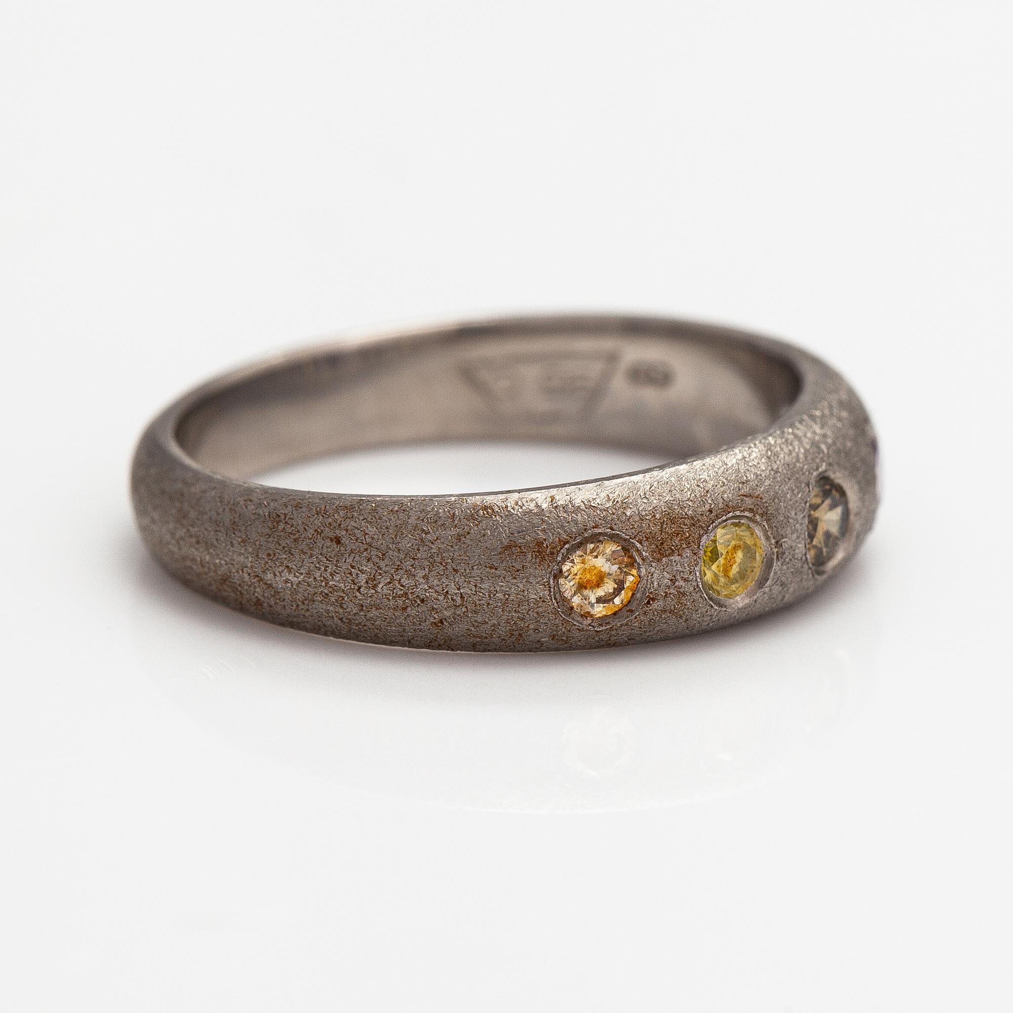 A palladium ring with diamonds ca. 0.25 ct in total.