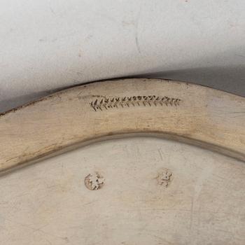 Tallrikar, 6 st (3+3), silver, Köpenhamn 1740-tal och Berlin 1700-tal. Rokoko.