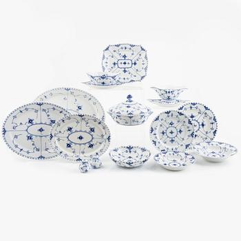 Servis, 45 delar, "Musselmalet", Royal Copenhagen, Danmark.