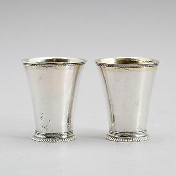 BÄGARE, 1 par, silver, Lars Castman, Vimmerby 1739-1784. Vikt ca 56 gram.