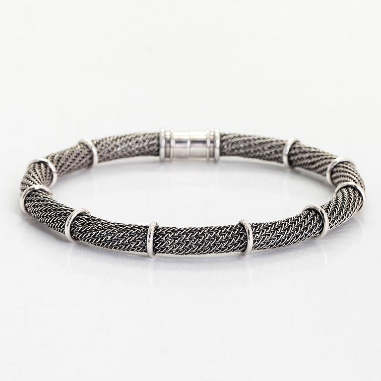 Saara Hopea, A silver collier. Ossian Hopea, Porvoo 1980.
