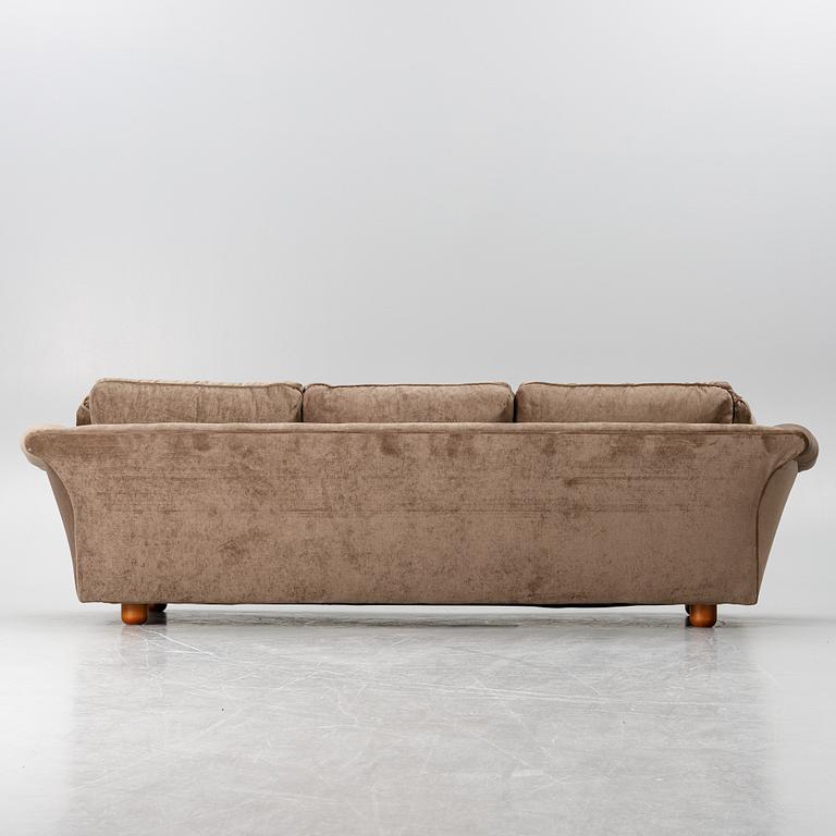 Josef Frank, a 'Liljevalchs sofa', Svenskt Tenn, 2000s.