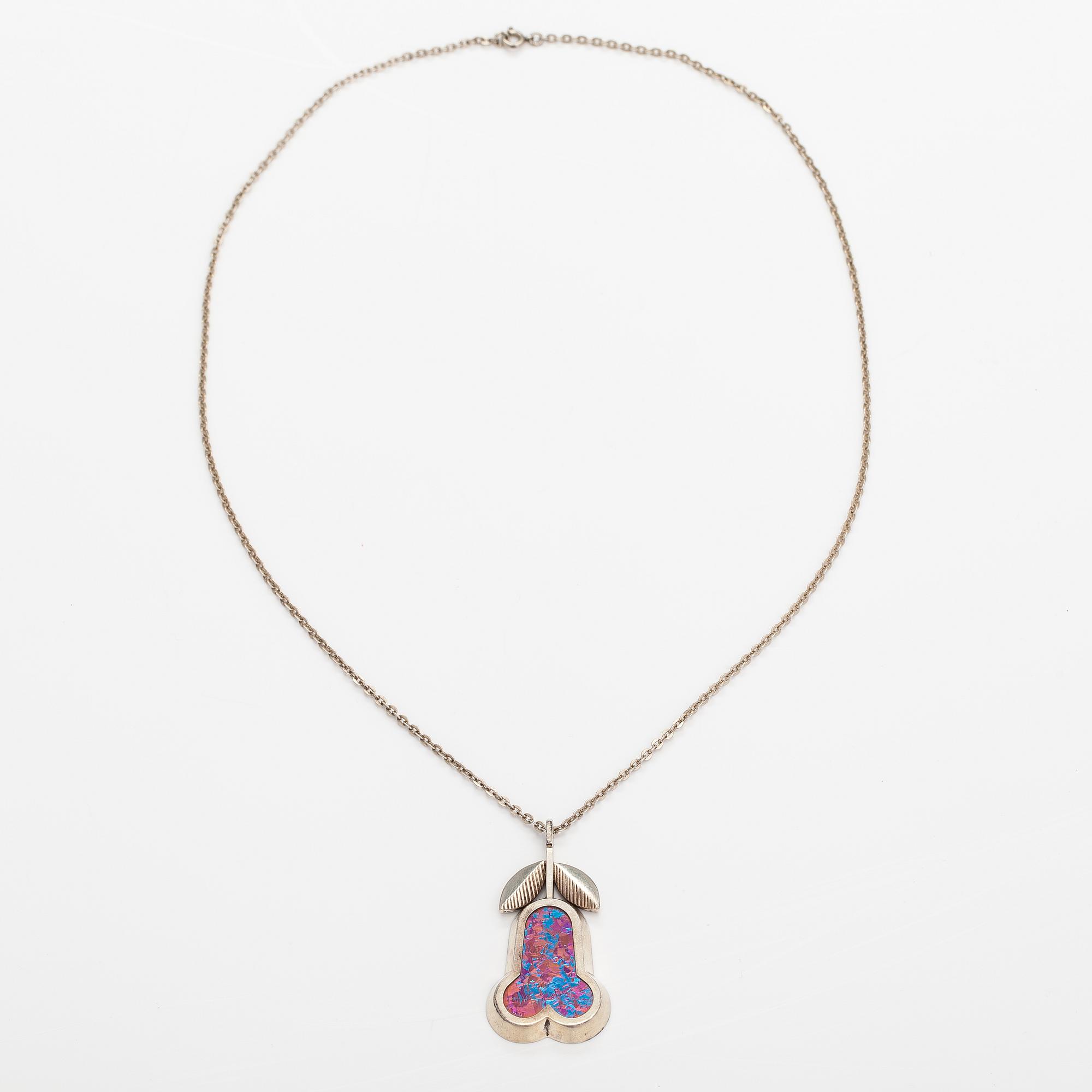 Nanny Still, A sterling silver and titanium necklace. Kultakeskus, Hämeenlinna 1976.
