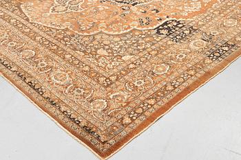 A carpet, antique Tabriz, so-called Hadjalili ca 419-394 x 323,5-308.