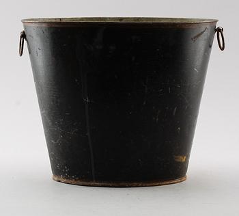 PAPPERSKORG, bemålat plåt, 1900-talets första hälft.