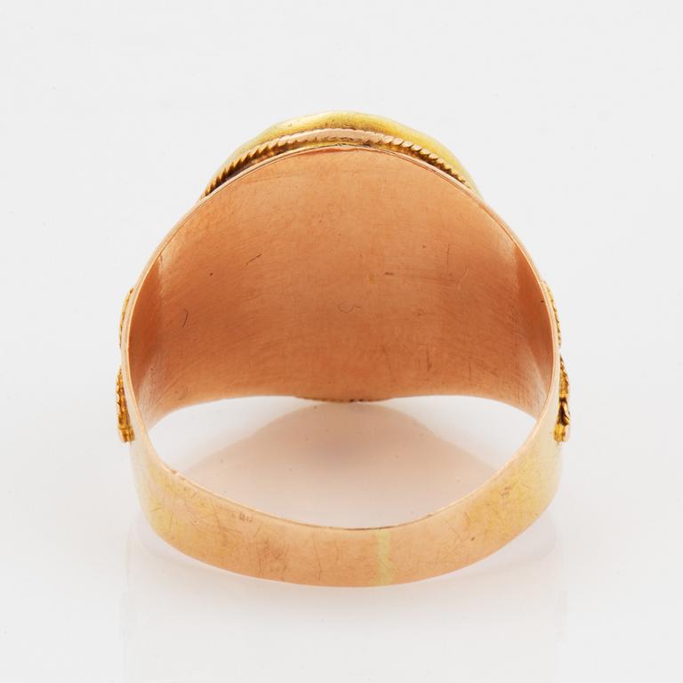 Ring, guld med miniatyrporträtt (Kung) Kristian VII (1749-1808) Kung av Danmark & Norge  i Cornelius Höyers art.