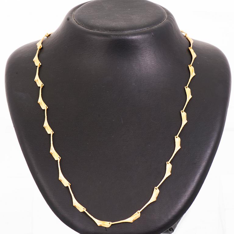 A BJÖRN WECKSTRÖM NECKLACE, 14K gold. Lapponia 1975.
