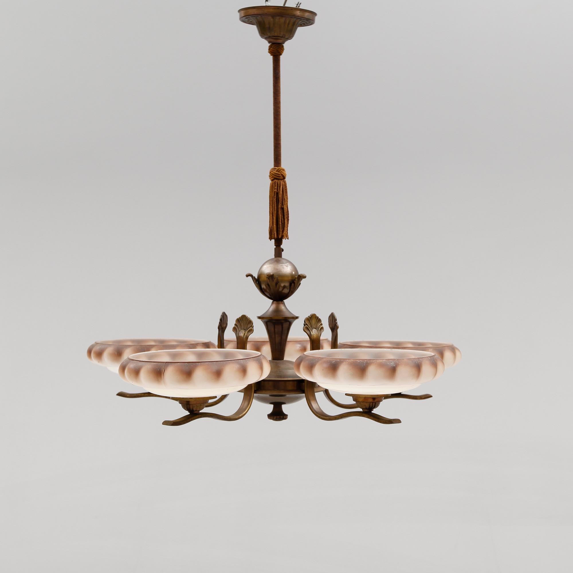 TAKLAMPA, 1900-talets första hälft. Höjd ca 72 cm.