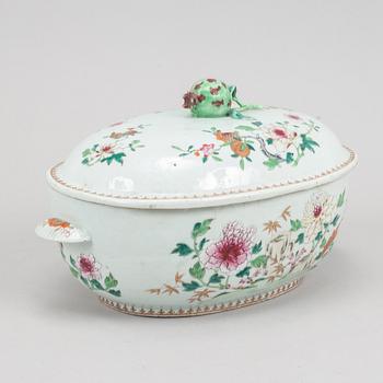 A famille rose tureen with cover, Qing dynasty, Qianlong (1736-95).