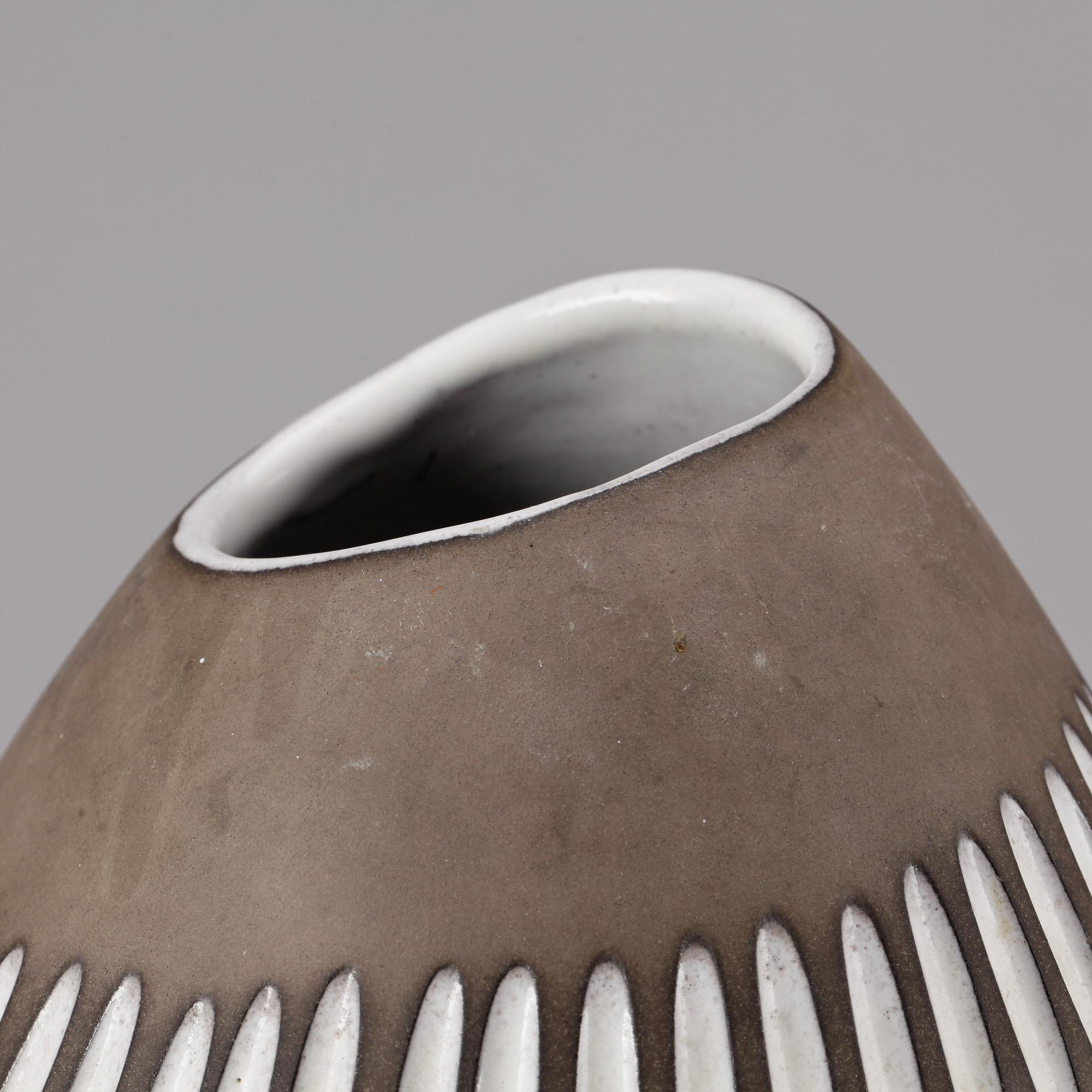 GOLVVAS, lergods, Upsala Ekeby, Ingrid Atterberg.