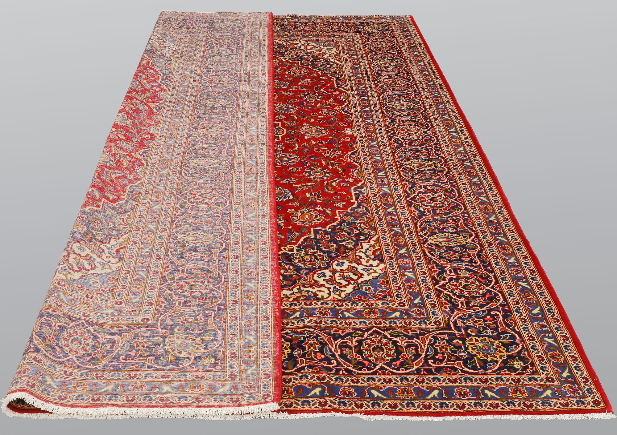 A carpet, Kashan, ca 355 x 248 cm.