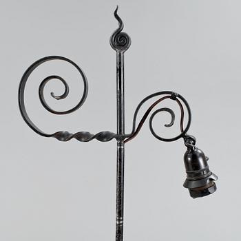 GOLVLAMPA, 1900-talets första hälft.