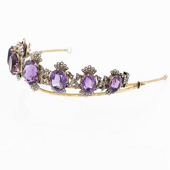 Diadem silver med ovala fasettslipade ametister och seedpärlor.