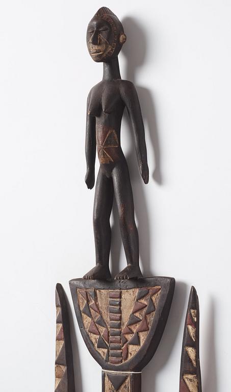 A sculptue and two masks reportedly from The Ivory coast, from the second half of the 20:th century.