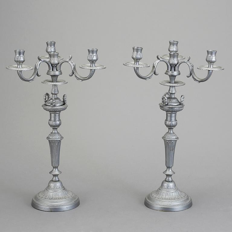 KANDELABRAR, ett par, tenn, 1800/1900-tal.