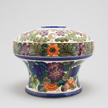 A ALUMINIA PORCELAIN FLOWER URN, Denmark, first half of the 20th century.