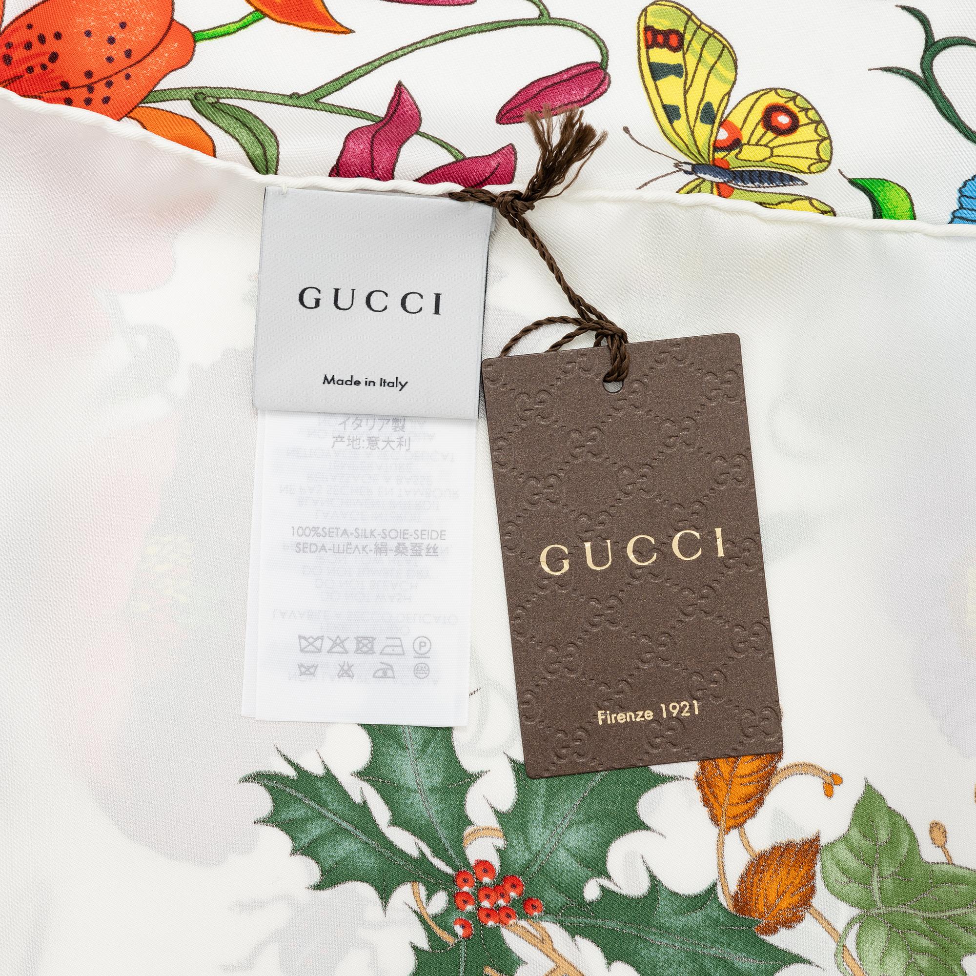 Gucci, a 'Flora' silk scarf.