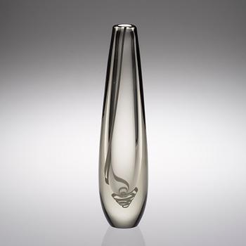 GUNNEL NYMAN, A VASE. Serpentine. Signed G. Nyman, Nuutajärvi Notsjö, late 1940s.