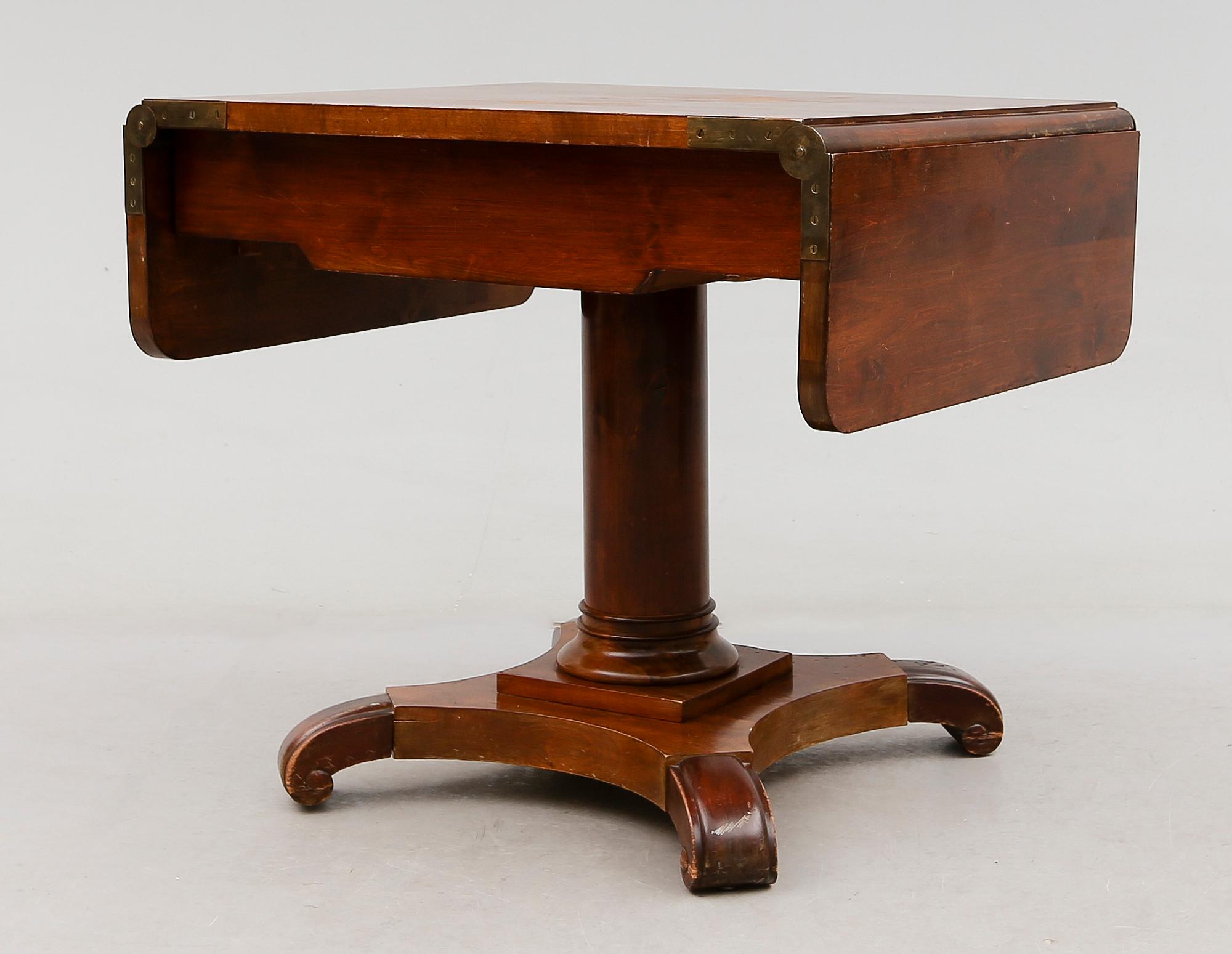 KLAFFBORD, Karl Johan-stil, 1900-talets första hälft.
