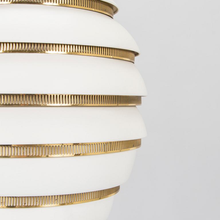 Alvar Aalto, a pendant lamp A332, 'Beehive' for Valaistustyö.