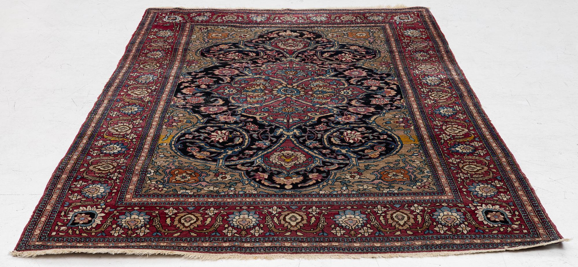 Carpet, Isfahan, antique, approx. 210 x 135 cm.