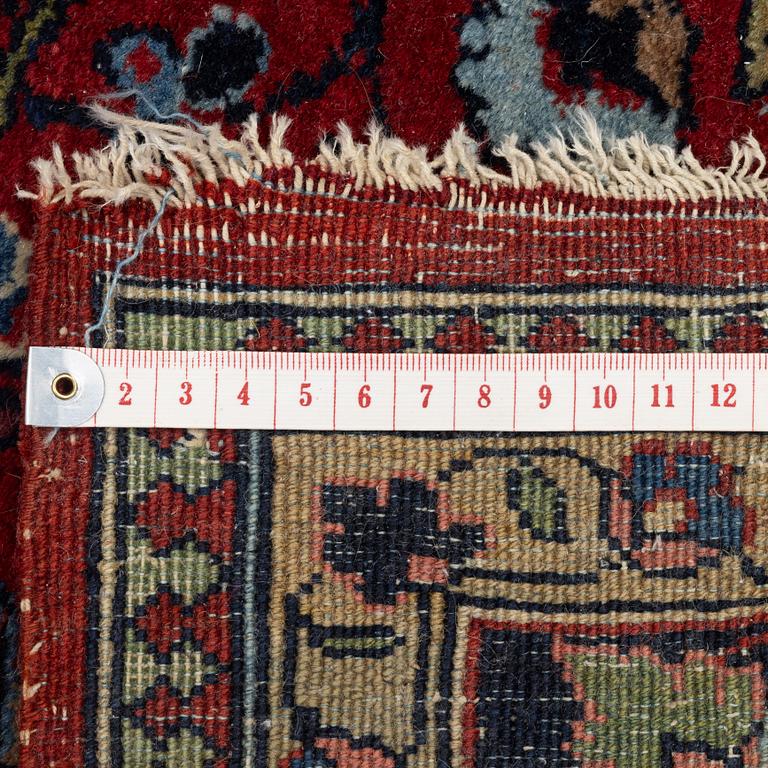 A Kashan rug, c. 208 x 138 cm.
