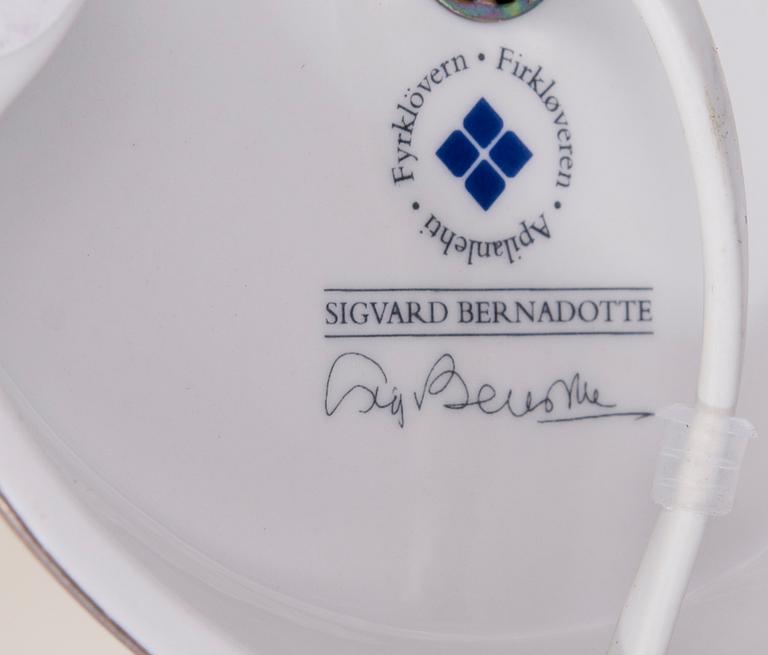 BORDSLAMPA, porslin, "Marianne" Sigvard Bernadotte, 1900-talets slut.