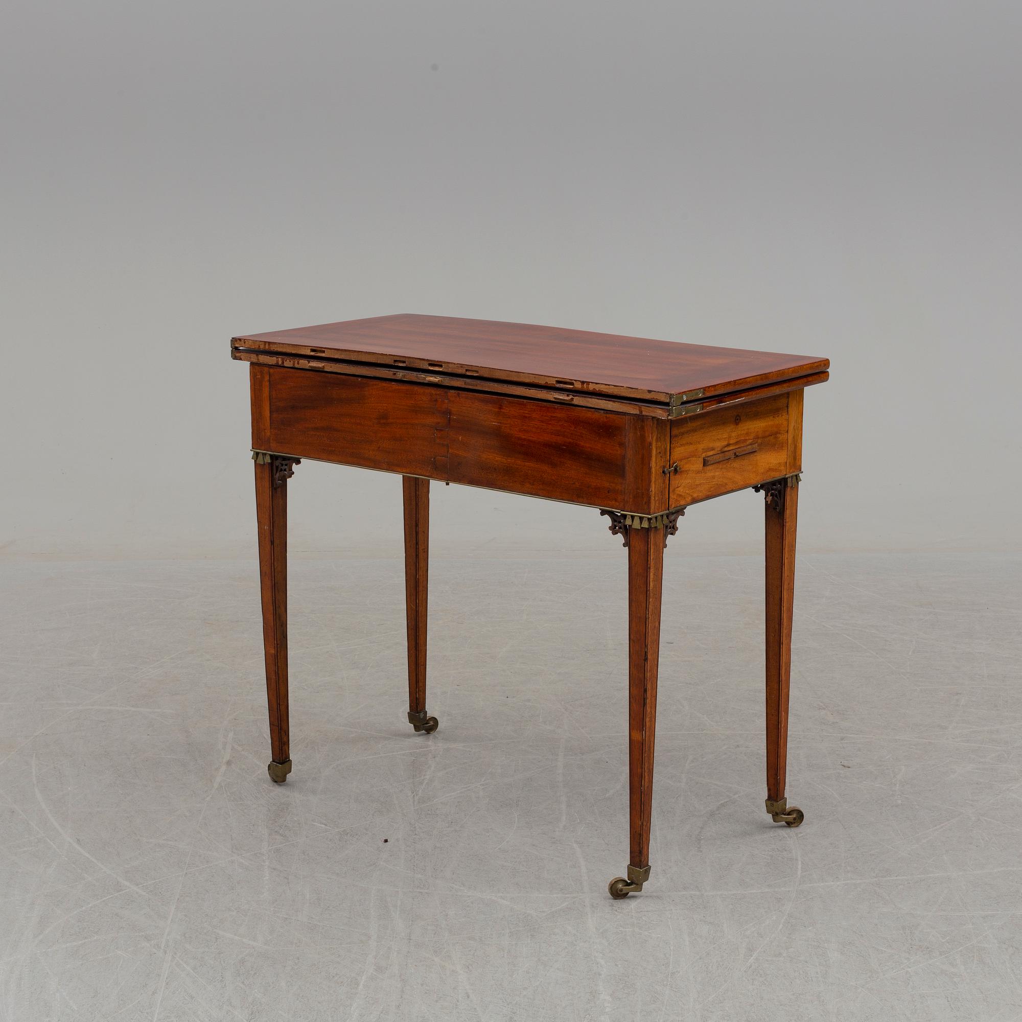 SPELBORD, sengustavianskt, 1800-talets början.