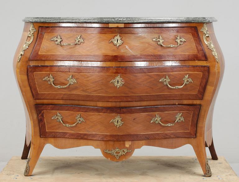 BYRÅ, rokokostil, 1900-talets första hälft.