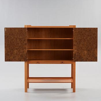 JOSEF FRANK, skåp, Firma Svenskt Tenn, modell 2135.