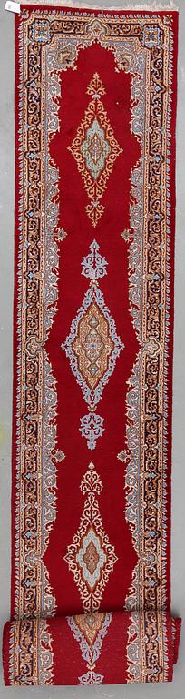 MATTA, galleri. Orientalisk. Ca 640x92 cm.