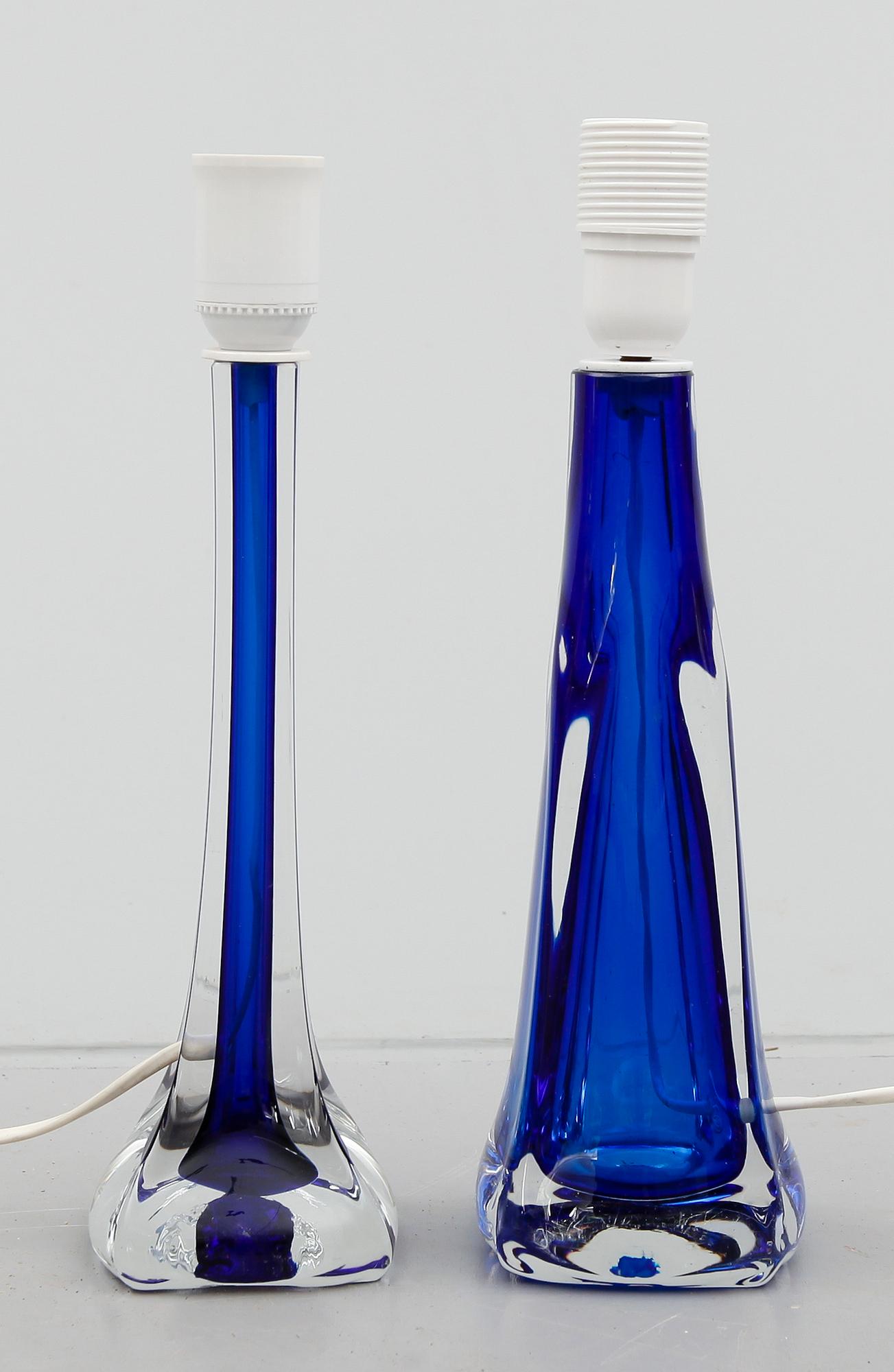 BORDSLAMPOR, 2 st, glas, Flygsfors, signerade, 1900-talets mitt.