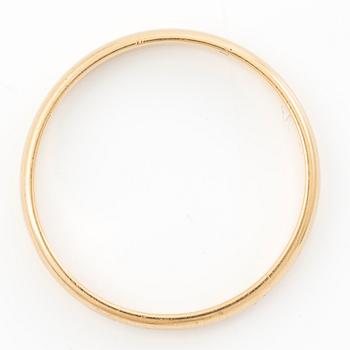 18K gold ring.