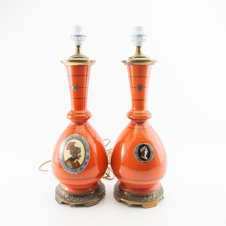 Bordslampor ett par omkring 1900.