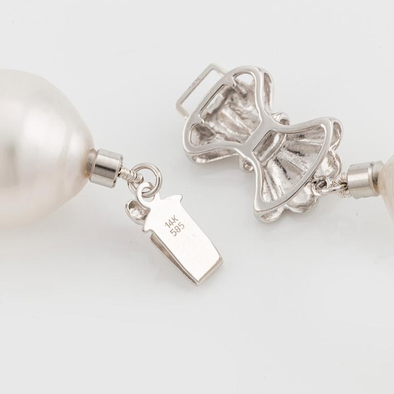 A cultured South Sea pearl necklace.